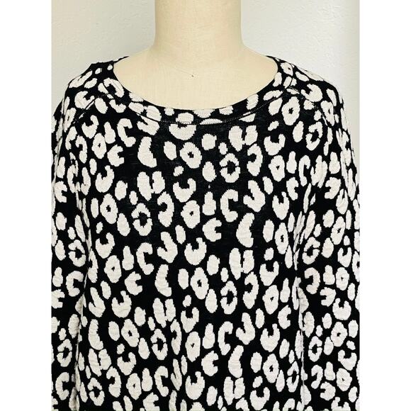 Red Saks Fifth Avenue Black & White Leopard Animal Print Tunic Sweater - Picture 4 of 8